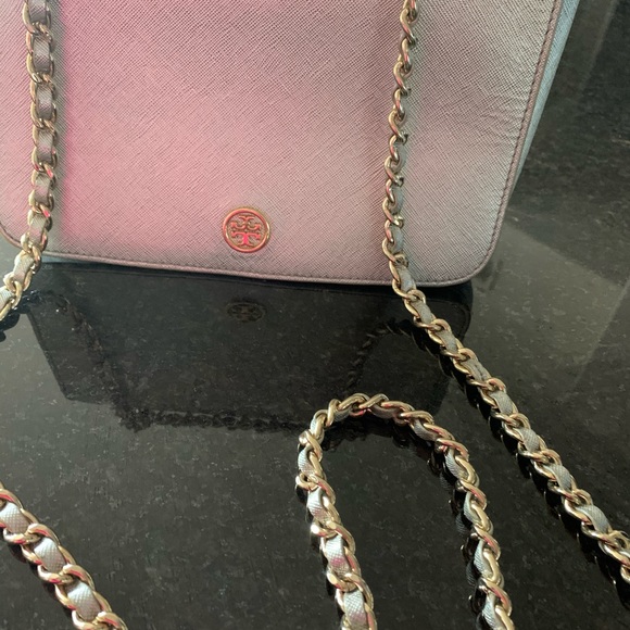 Tory Burch silver bag with gold chain - Picture 2 of 4